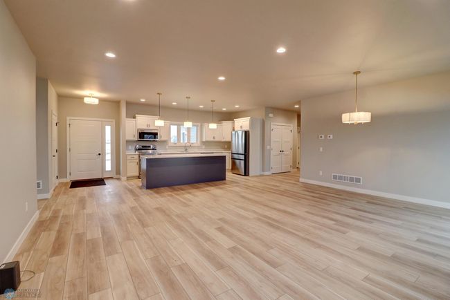 Quality Vinyl Plank Flooring | Image 14
