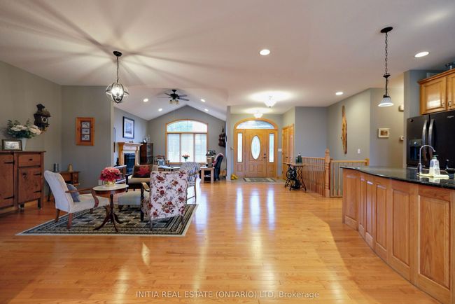 7284 Calvert Dr, House other with 4 bedrooms, 4 bathrooms and 6 parking in Strathroy ON | Image 7