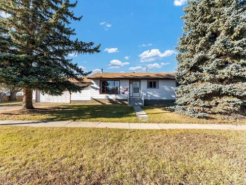 224 1 St W, Duchess, AB, T0J0Z0 | Card Image