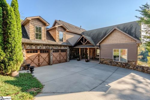 137 W Waters Edge Ln, West Union, SC, 29696-3624 | Card Image