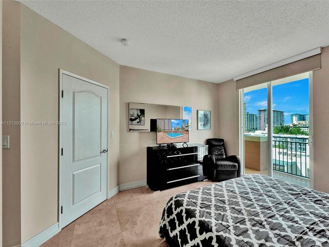 APT-806 - 17555 Atlantic Blvd, Condo with 2 bedrooms, 2 bathrooms and null parking in Sunny Isles Beach FL | Image 18