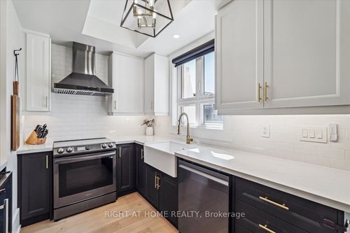 14-105 Kayla Cres, Vaughan, ON, L6A4W3 | Card Image