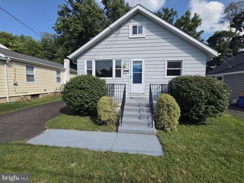 17 Hillman Ave, EWING, NJ, 08638-2827 | Card Image