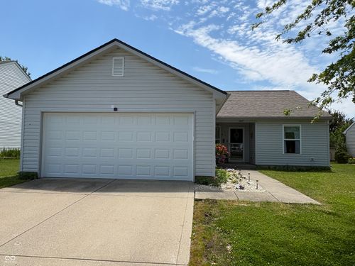 1647 Sweetwater Ln, Greenfield, IN, 46140-7554 | Card Image