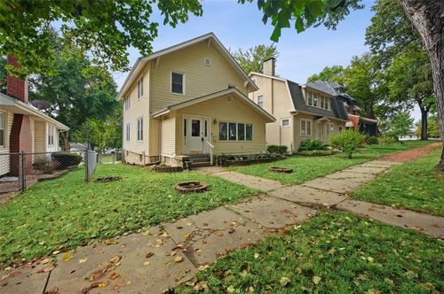 611 Olive St, Leavenworth, KS, 66048-2652 | Card Image