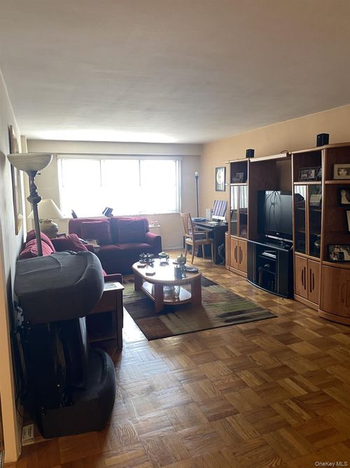 apt-18k-102 66th Rd, Forest Hills, NY, 11375-7620 | Card Image