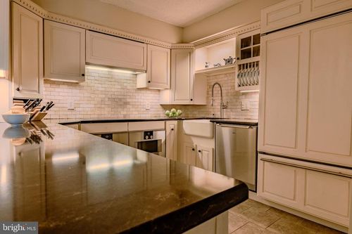 211-10211 Valley Forge Cir, KING OF PRUSSIA, PA, 19406-1105 | Card Image