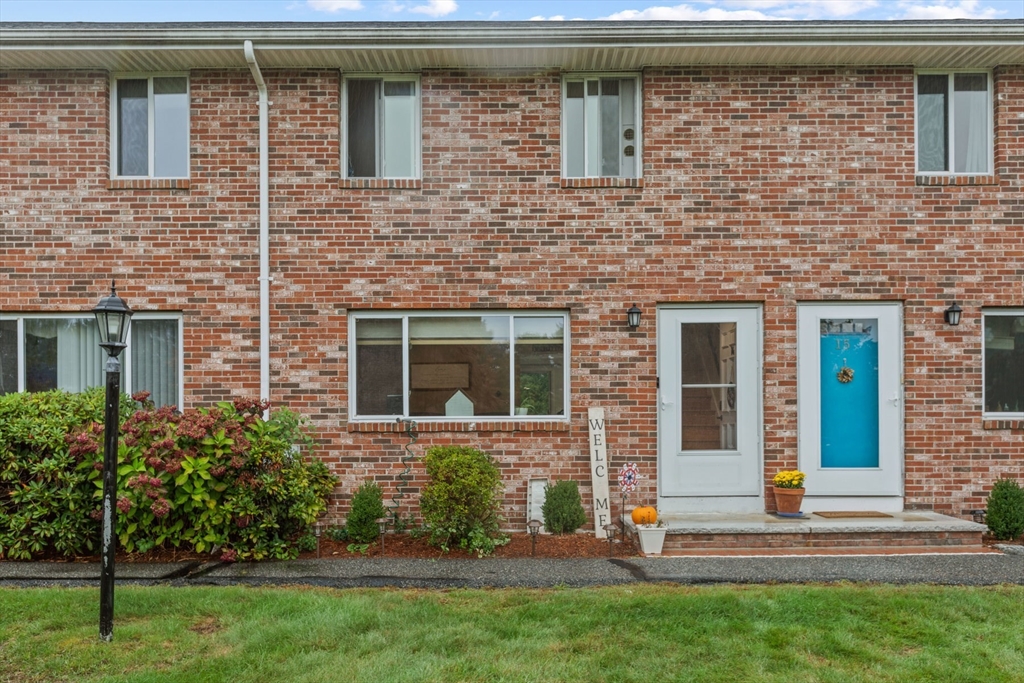 Andrew Cir, North Andover, MA 01845