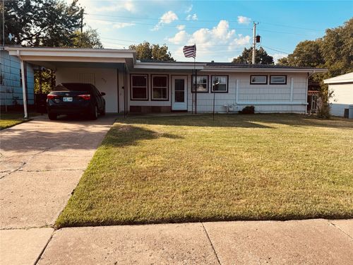 427 Meadowbrook Ln, Bartlesville, OK, 74003-1516 | Card Image