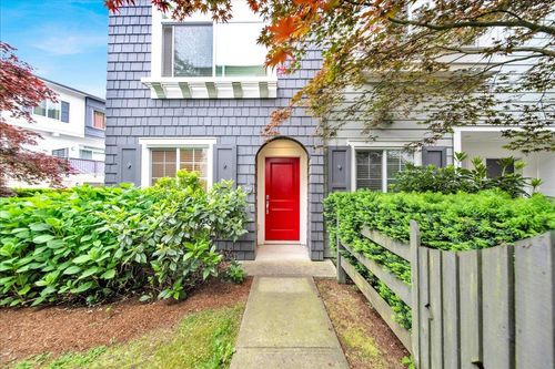 105-15340 Guildford Dr, Surrey, BC, V3R0C9 | Card Image