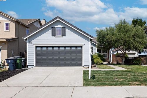 901 Kennedy Pl, Tracy, CA, 95377-8520 | Card Image