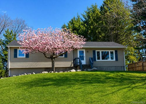 17 Woodland Dr, Walden, NY, 12586-2419 | Card Image