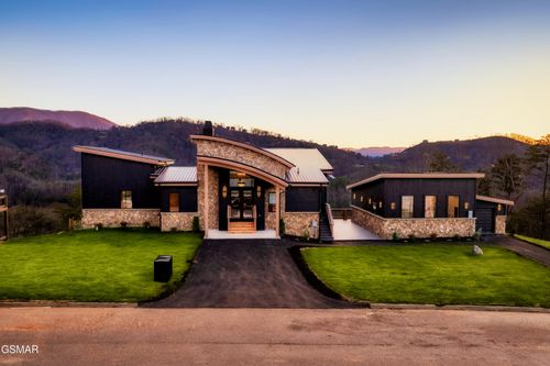 2665 Cloud View Dr, Sevierville, TN, 37862-1402 | Card Image