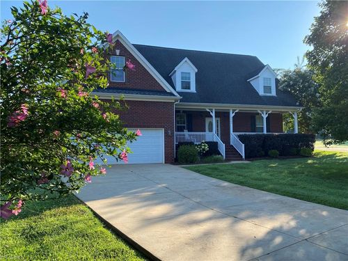 6406 Calvary Way, Thomasville, NC, 27360-9043 | Card Image