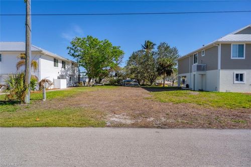 24538 Redfish St, BONITA SPRINGS, FL, 34134-7135 | Card Image