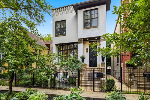 1310 W Roscoe St, Chicago, IL, 60657-1414 | Card Image