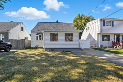 40 Remington Pl, Buffalo, NY, 14210-2218 | Card Image