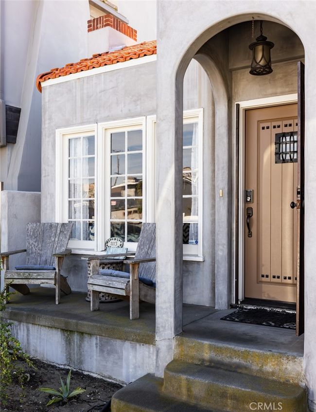 1113 W Balboa Blvd, House other with 6 bedrooms, 4 bathrooms and 2 parking in Newport Beach CA | Image 22