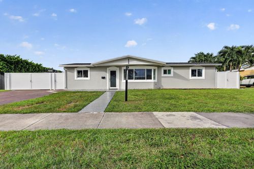 8555 Nw 175th St, Hialeah, FL, 33015-3522 | Card Image