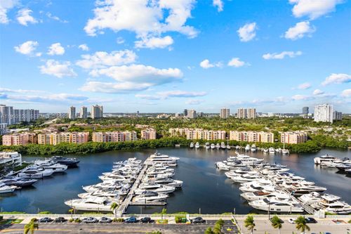 17d-19667 Turnberry Way, Aventura, FL, 33180-2515 | Card Image