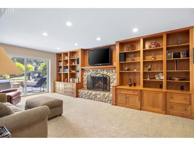 Family Room-Lower | Image 29