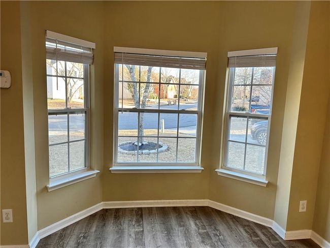 965 Tree Top Dr, House other with 4 bedrooms, 3 bathrooms and null parking in Suwanee GA | Image 6