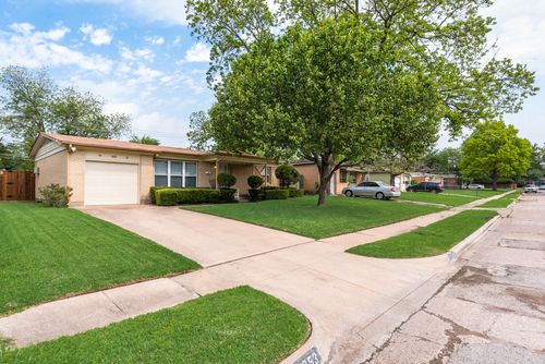 10853 Sharondale Dr, Dallas, TX, 75228-2444 | Card Image