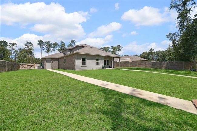 922 Forest Vw, House other with 5 bedrooms, 3 bathrooms and 3 parking in New Caney TX | Image 27