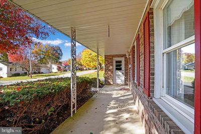 85 E King Street, House other with 3 bedrooms, 2 bathrooms and null parking in DALLASTOWN PA | Image 3