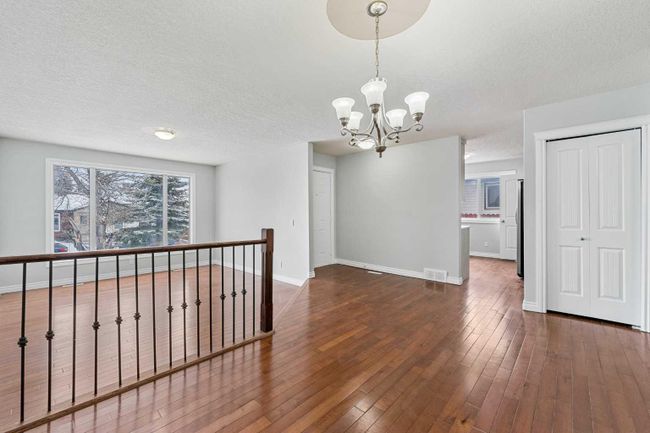 39 Castlebrook Road Ne, Home with 5 bedrooms, 3 bathrooms and 3 parking in Calgary AB | Image 2