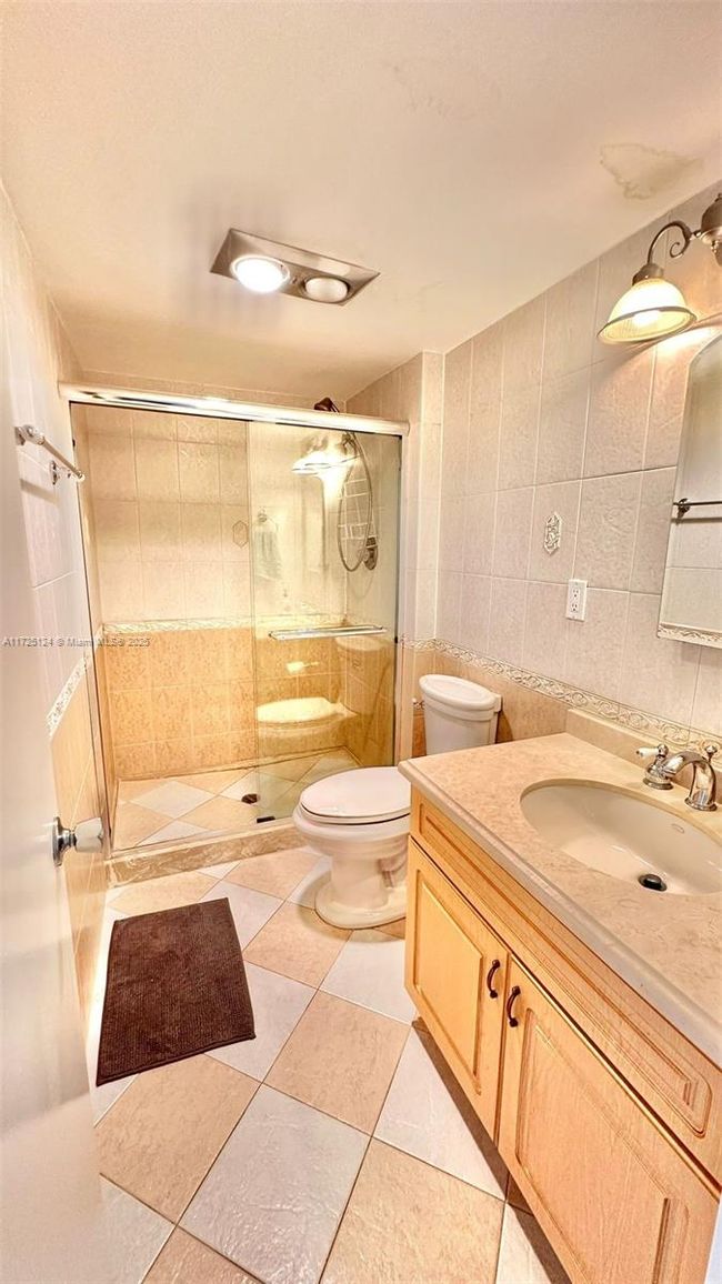 APT-1102 - 3375 N Country Club Dr, Condo with 2 bedrooms, 2 bathrooms and null parking in Aventura FL | Image 19