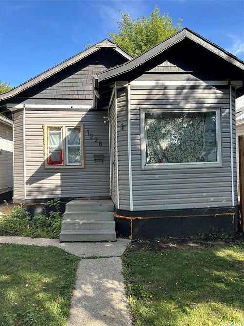 1228 G Avenue N, Saskatoon, SK, S7L2A4 | Card Image