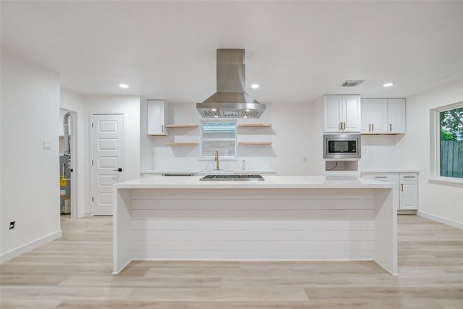 7226 Troulon Dr, House other with 3 bedrooms, 2 bathrooms and 2 parking in Houston TX | Image 5