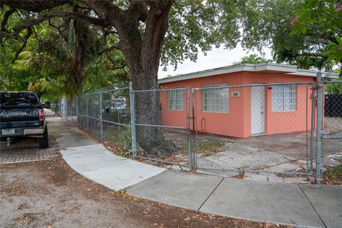 3401 Nw 15th St, Miami, FL, 33125-1713 | Card Image