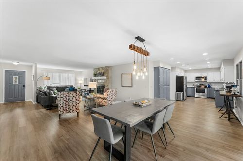7 Abingdon Ln, Bella Vista, AR, 72715-6234 | Card Image