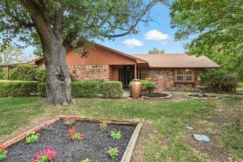 905 Clearview St, Krum, TX, 76249-6805 | Card Image