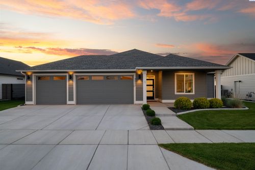 4932 White Drive, Richland, WA, 99352 | Card Image
