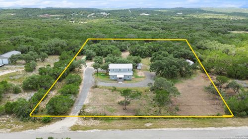 323 Lakeside Dr, Lakehills, TX, 78063-6576 | Card Image