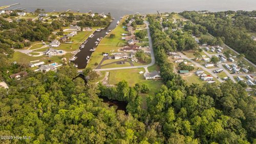 304 Brook Ln, Newport, NC, 28570-6505 | Card Image