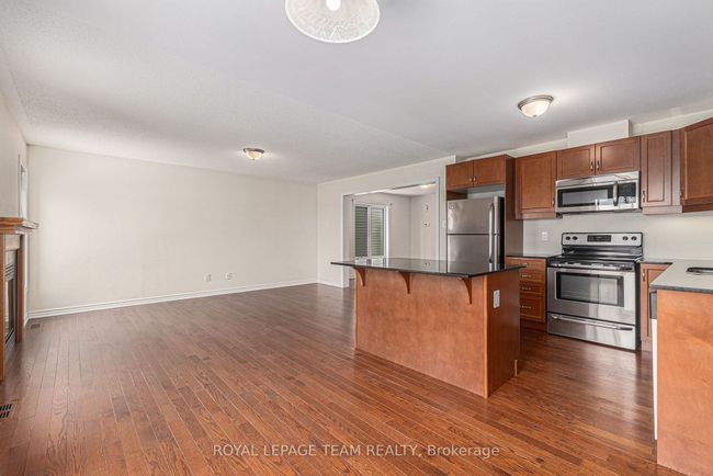 745 Maloja Way, House attached with 3 bedrooms, 3 bathrooms and 1 parking in Stittsville ON | Image 5
