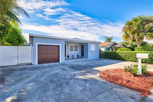 1389 W 33rd St, Riviera Beach, FL, 33404-2955 | Card Image