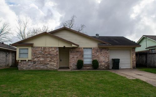 4826 Redfish Reef Dr, Bacliff, TX, 77518-2407 | Card Image