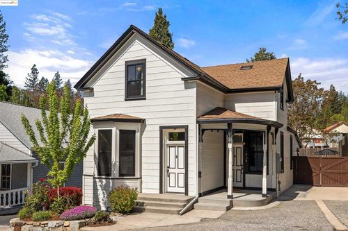 212 S Pine St, Nevada City, CA, 95959-2720 | Card Image