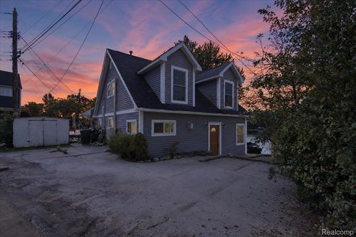 837 Fairview Street, Orion Charter Township, MI, 48362 | Card Image
