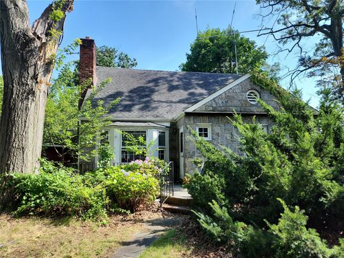 2 Birch Ln, New Hyde Park, NY, 11040-3302 | Card Image