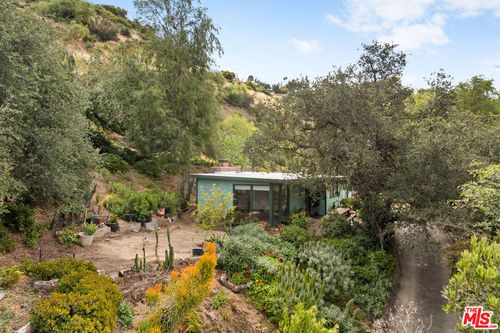 9738 Commerce Ave, Tujunga, CA, 91042-3002 | Card Image