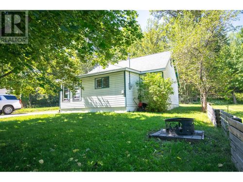 450 Edkins St, Quesnel, BC, V2J1X6 | Card Image