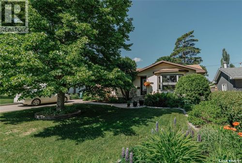 2704 Preston Ave S, Saskatoon, SK, S7J2G6 | Card Image