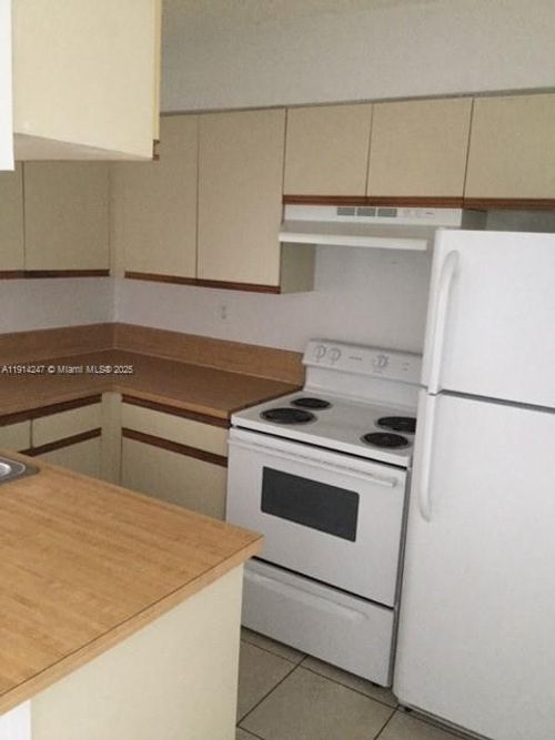 1-17580 Nw 67th Pl, Hialeah, FL, 33015-5812 | Card Image