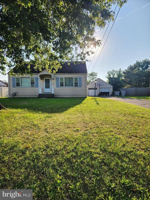 704 S Valley Ave, VINELAND, NJ, 08360-5011 | Card Image